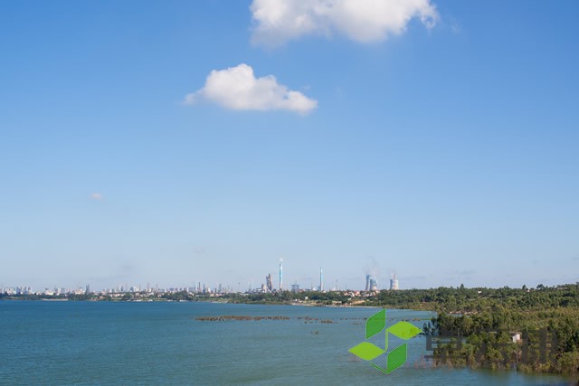 14134070762_640<em></em>x427